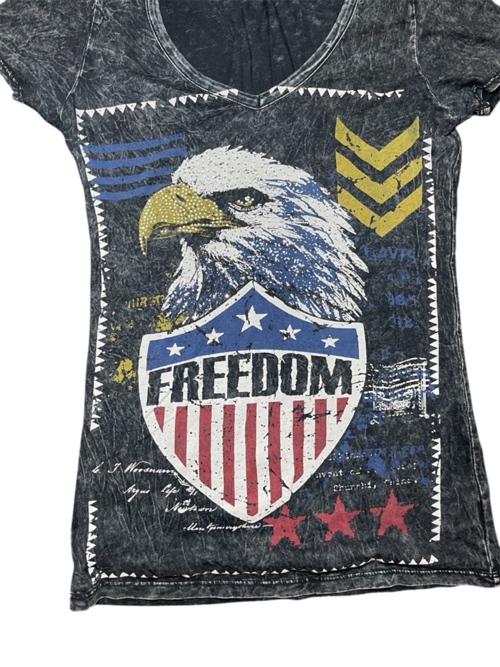 Daytrip Buckle Y2K Acid Wash Bling Freedom Eagle Graphic V-Neck Tee Size Medium - Picture 9 of 15